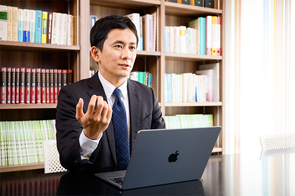 弁護士　川上光誠